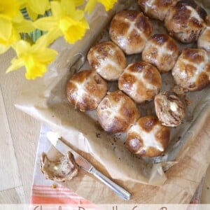 Chocolate Orange Hot Cross Buns - A delicious teatime treat for Easter, a twist on the original and a really fun bake over the spring holiday period. | http://fatburn.news