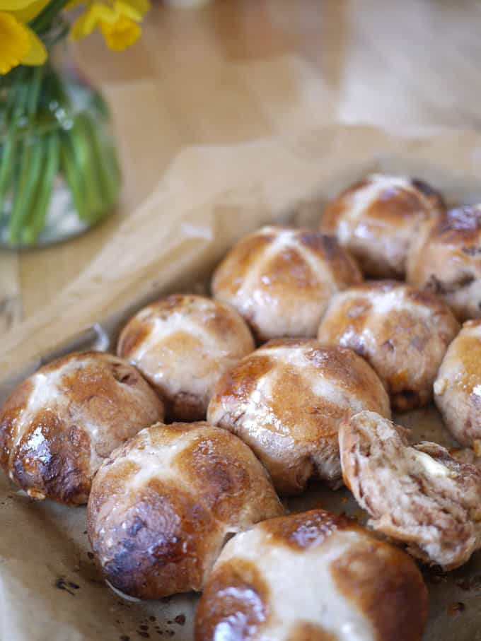 Chocolate Orange Hot Cross Bun - A delicious teatime treat for Easter, a twist on the original and a really fun bake over the spring holiday period. | http://fatburn.news