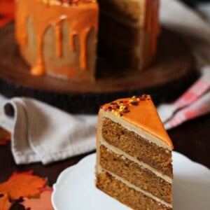 THE Pumpkin Spice Latte Cake Recipe - layers of soft pumpkin spiced cake, with fluffy latte coffee buttercream frosting and a white chocolate ganache icing drizzle. Here's how to make a Pumpkin Spice Latte Layer Cake!