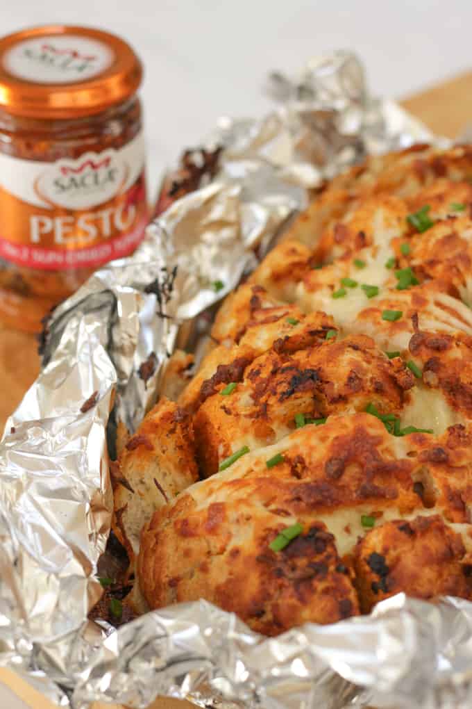 Cheesy Pesto Pull Apart Garlic Bread - A delicious cheese filled treat. The perfect side dish for dinner or snack. Pesto adds a delicious depth of flavour with the mozzarella cheese.