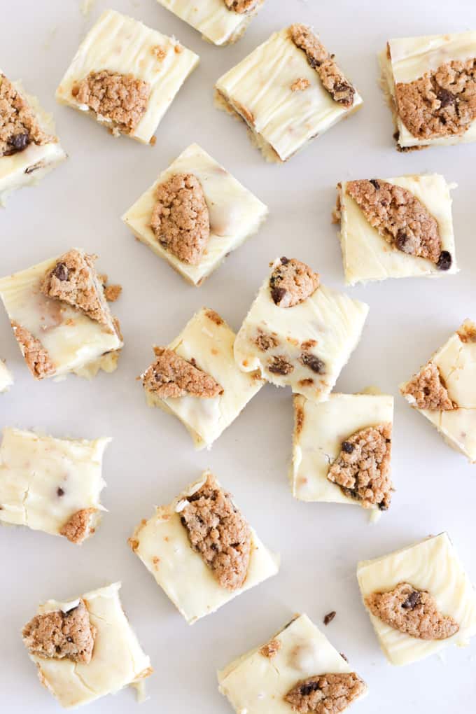 The easiest ever crock pot fudge recipe. This Cookies and Cream Slow Cooker Fudge is the perfect homemade gift, packed with chocolate and condensed milk. Simple and delicious.