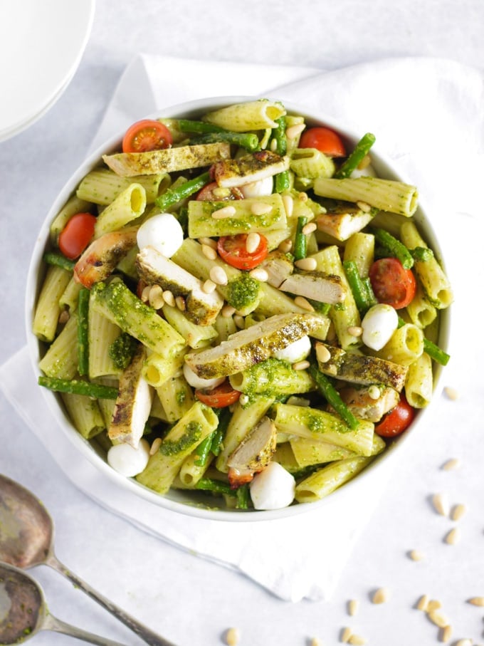 Chicken pesto pasta with tomatoes, green beans and mozzarella