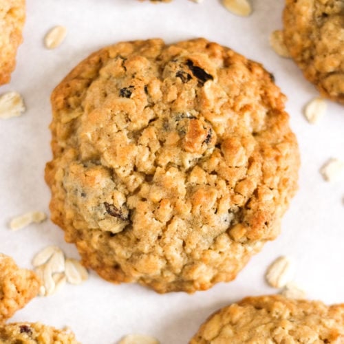 Golden oat cookies with raisins.