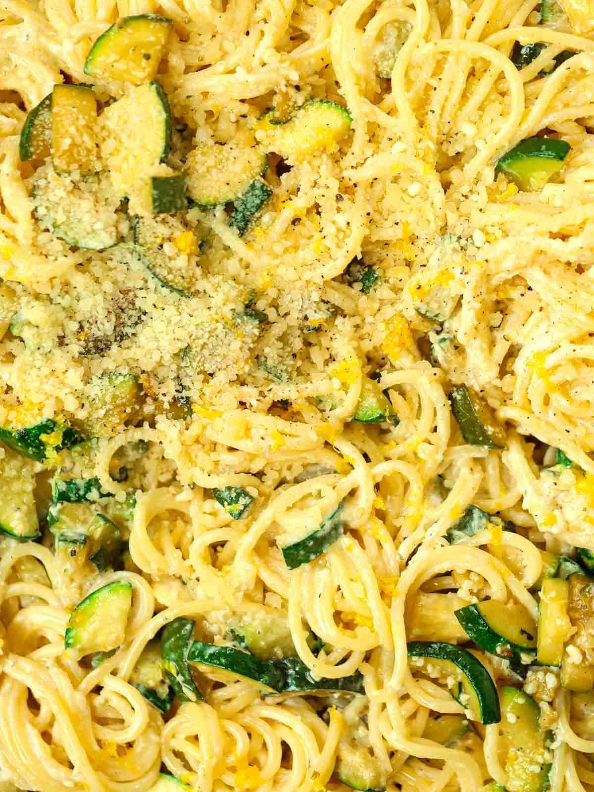 Spaghetti mixed with courgettes and parmesan.