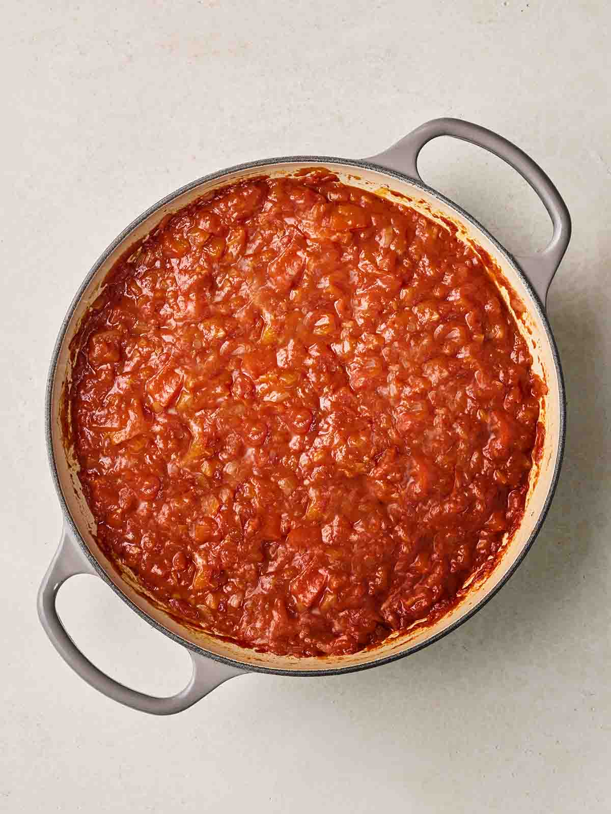 A pan of tomato sauce.