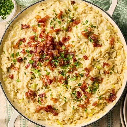 A pan of orzo with bacon and leeks.
